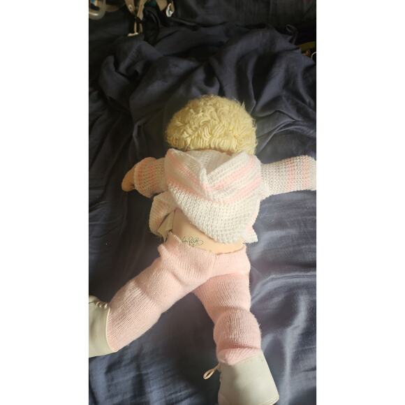 Vintage Blonde haired blue eyed Cabbage Patch doll - Picture 3 of 6